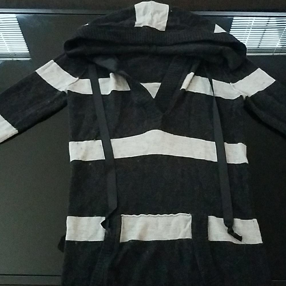 Long sleeve sweater with hood and pockets.